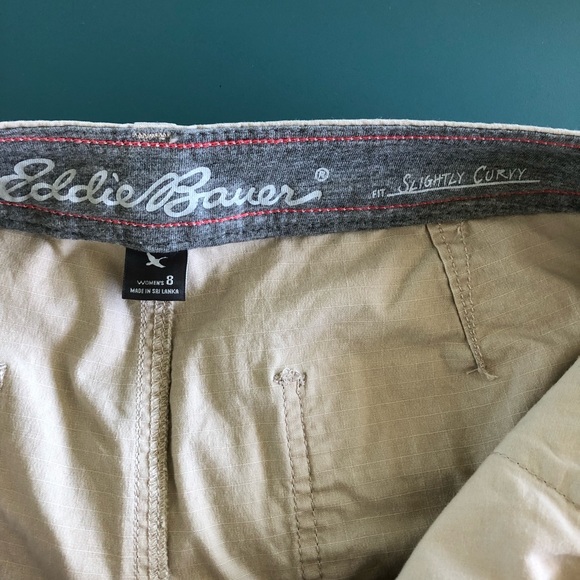 Women’s Eddie Bauer cargo shorts, color Khaki, size 8, EUC - Picture 4 of 4